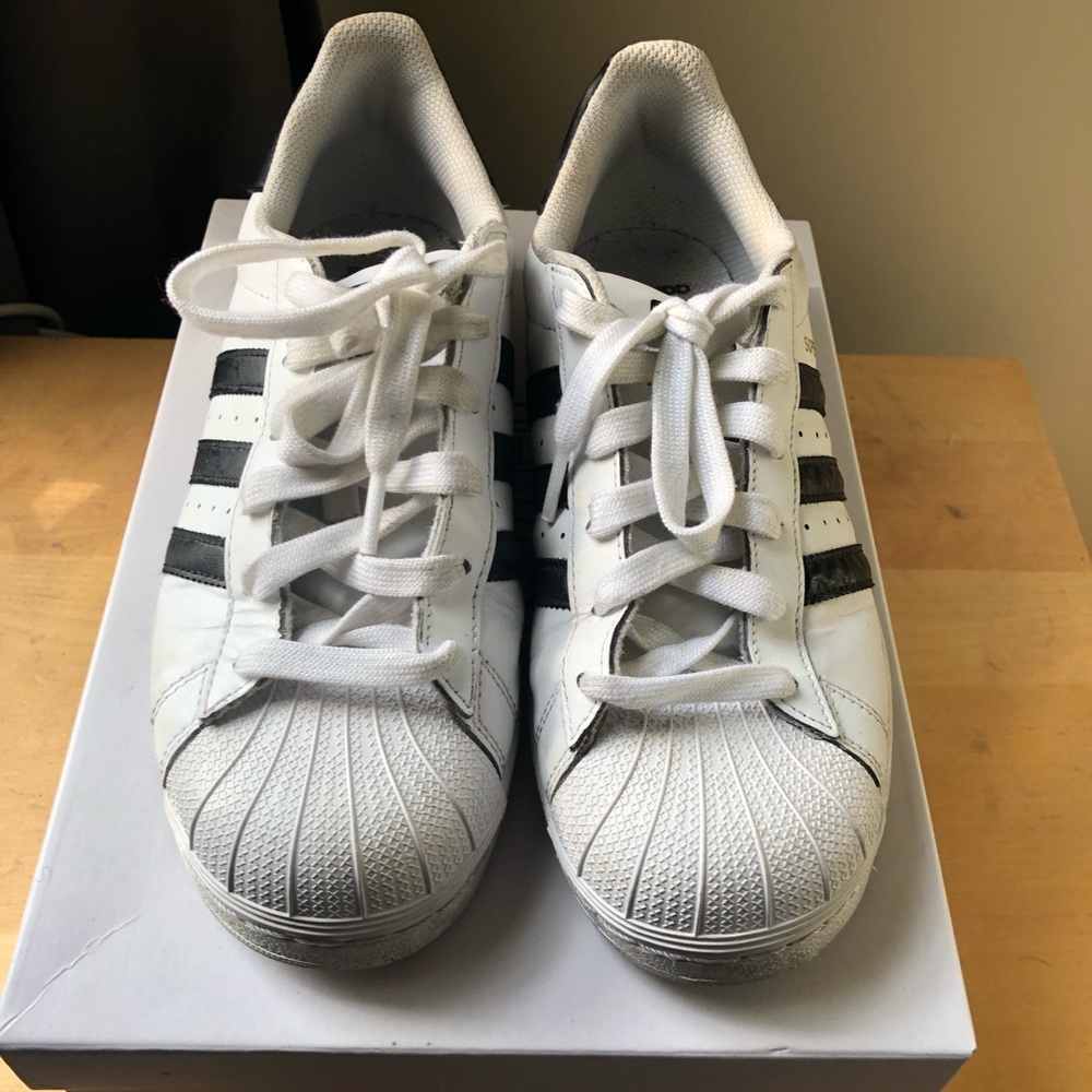 Adidas superstars